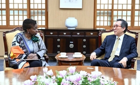UNFPA Executive Director Dr. Natalia Kanem speaks with RoK Foreign Minister H.E. Cho Tae-yul
