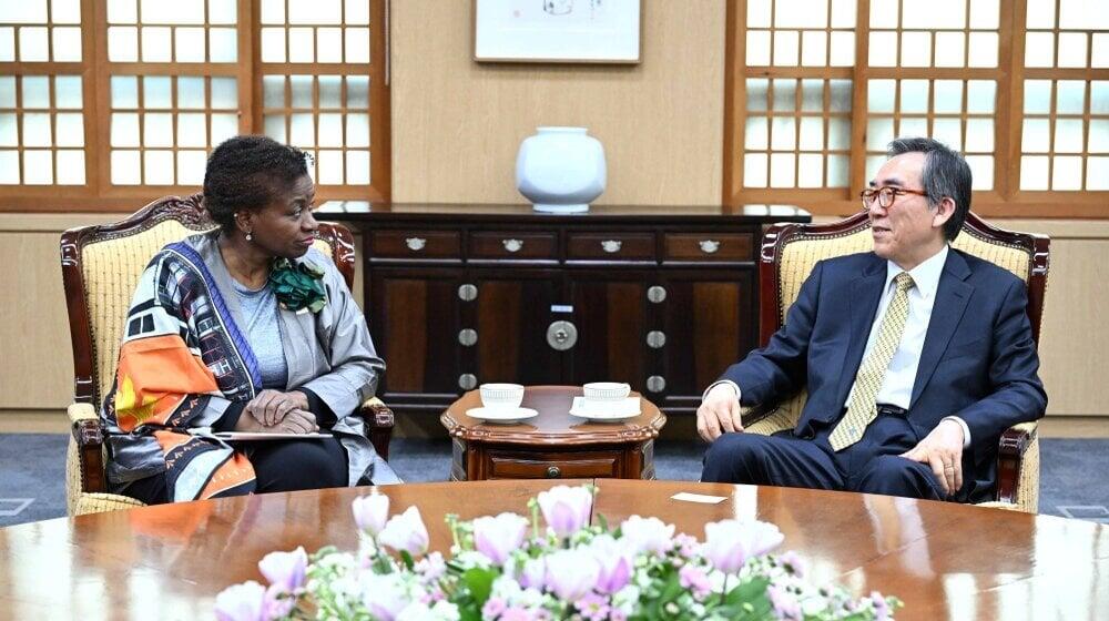 UNFPA Executive Director Dr. Natalia Kanem speaks with RoK Foreign Minister H.E. Cho Tae-yul