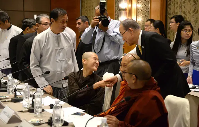 UN Secretary-General Ban Ki-moon meets with Myanmar faith leaders.